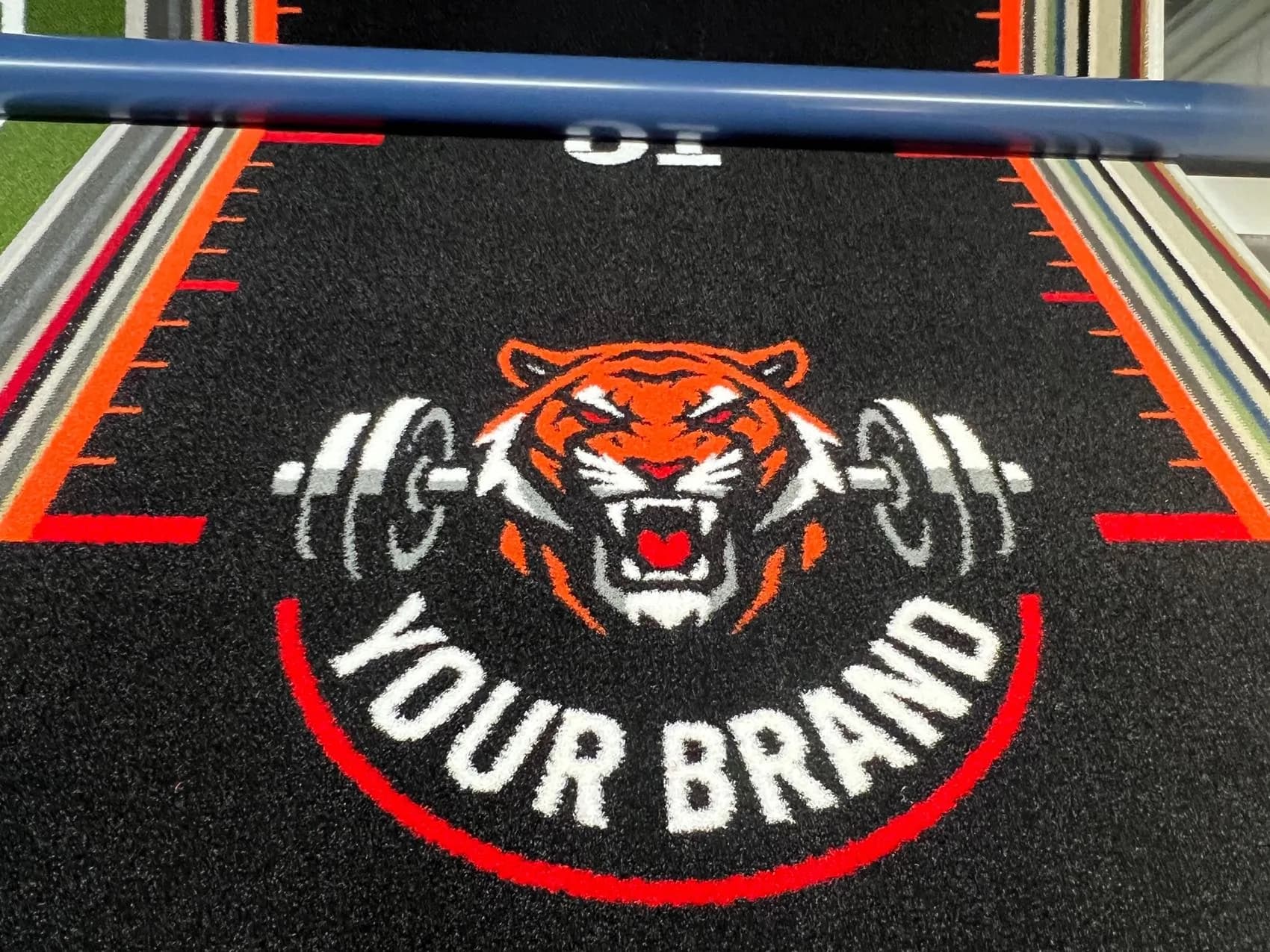 Piste Heroturfs sur mesure avec logo tissé